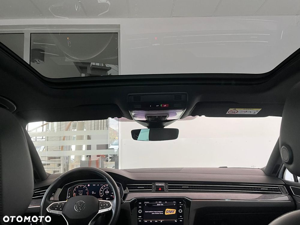 Volkswagen Passat Variant 2.0 TSI Elegance DSG - 24