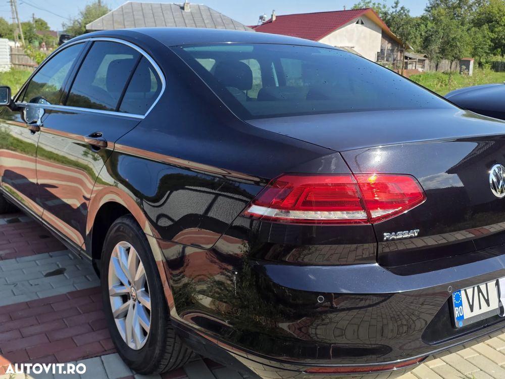 Volkswagen Passat 2.0 TDI Comfortline - 11