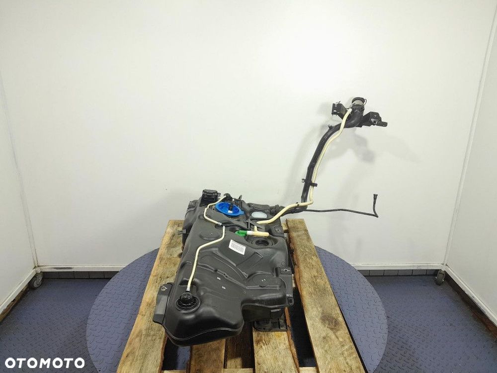 AUDI A3 8Y 1.0 TSI 110 KM ZBIORNIK BAK POMPA PALIWA KOMPLETNY 5Q0201085 - 4