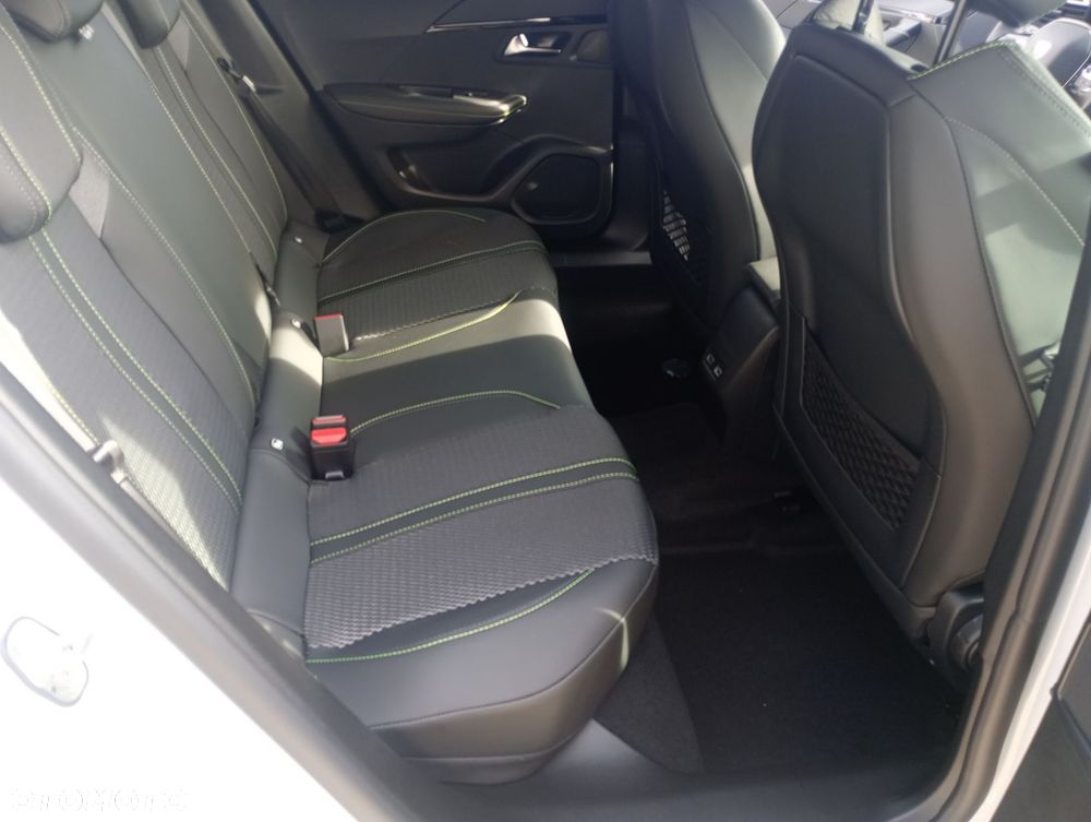 Peugeot 2008 Hybrid 145 e-DSC GT - 12