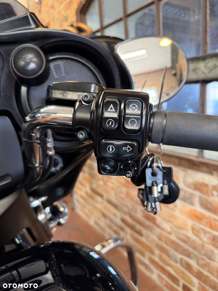 Harley-Davidson Touring Street Glide - 32