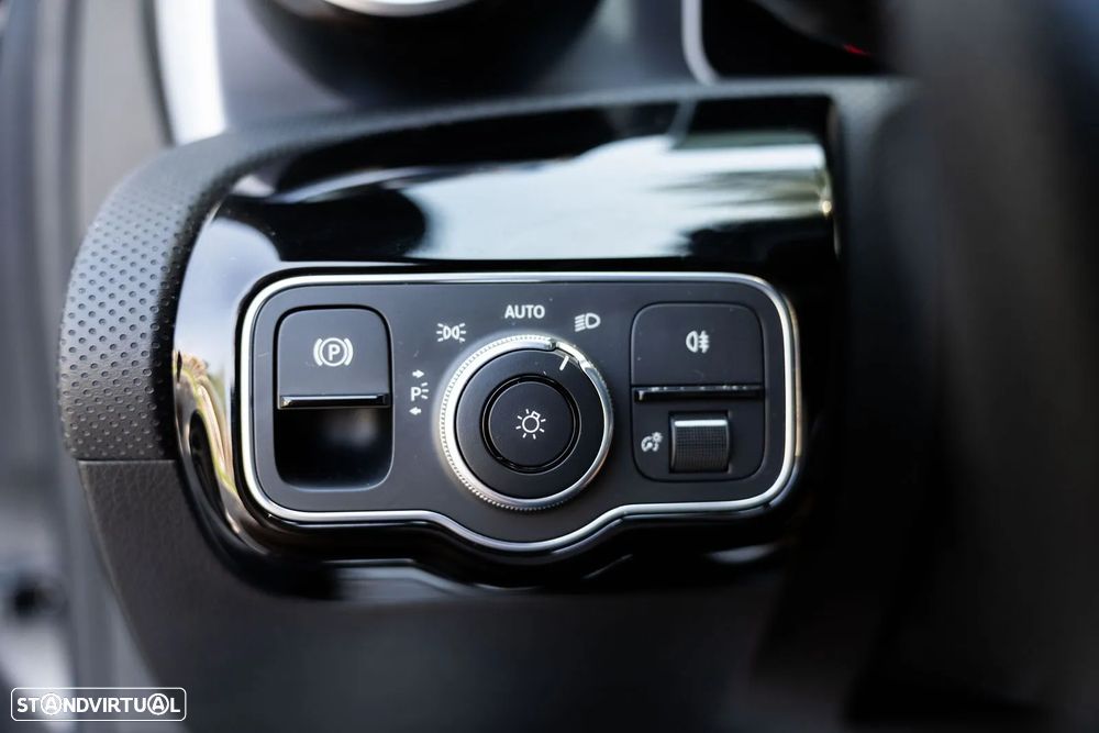 Mercedes-Benz A 180 7G-DCT AMG Line - 18