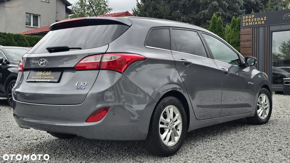 Hyundai i30 blue Kombi 1.6 CRDi Premium - 18