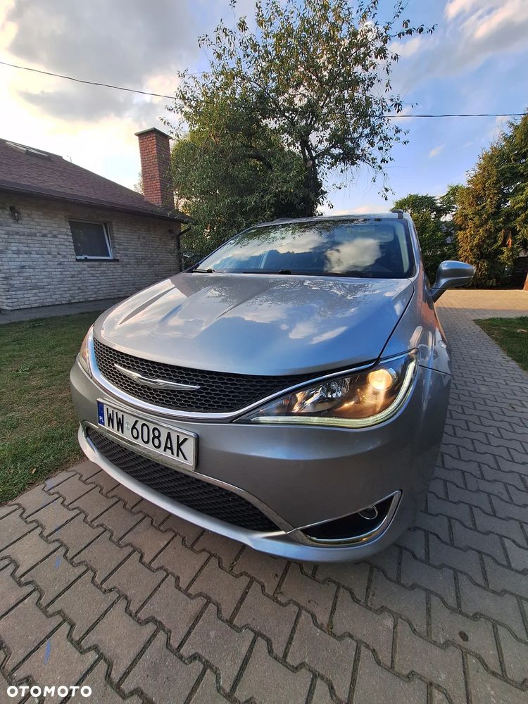 Chrysler Pacifica - 3