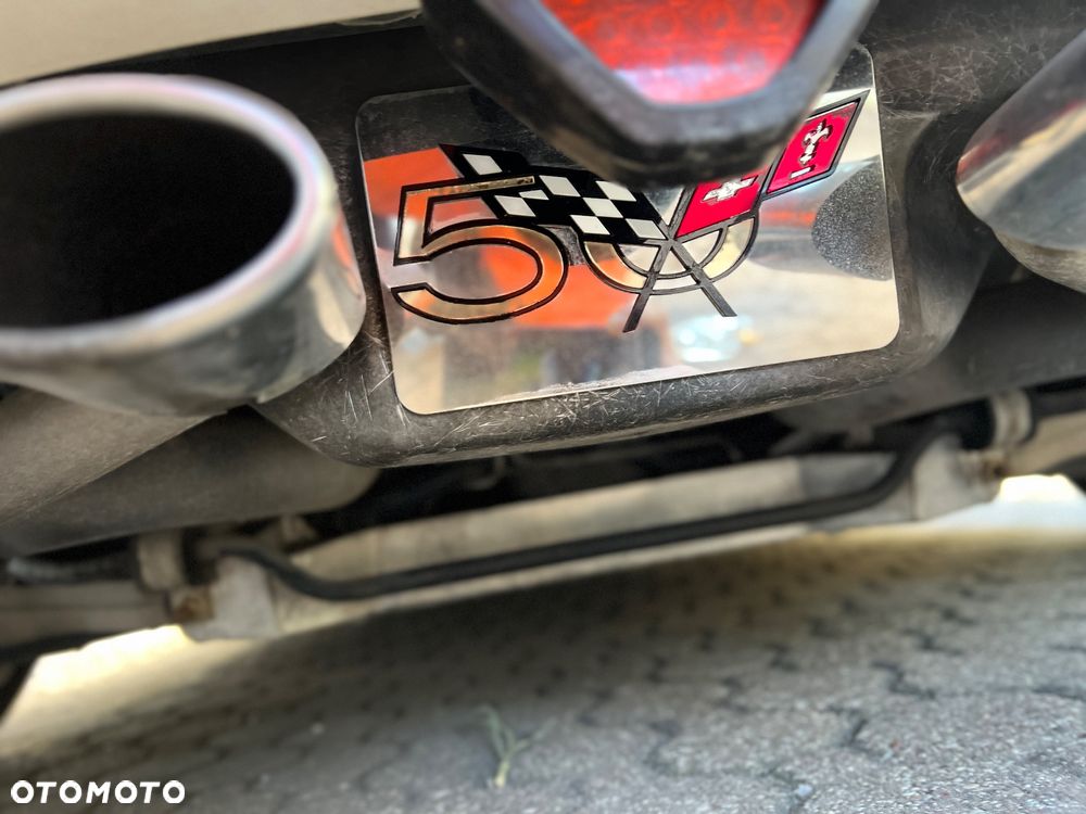 Chevrolet Corvette - 24