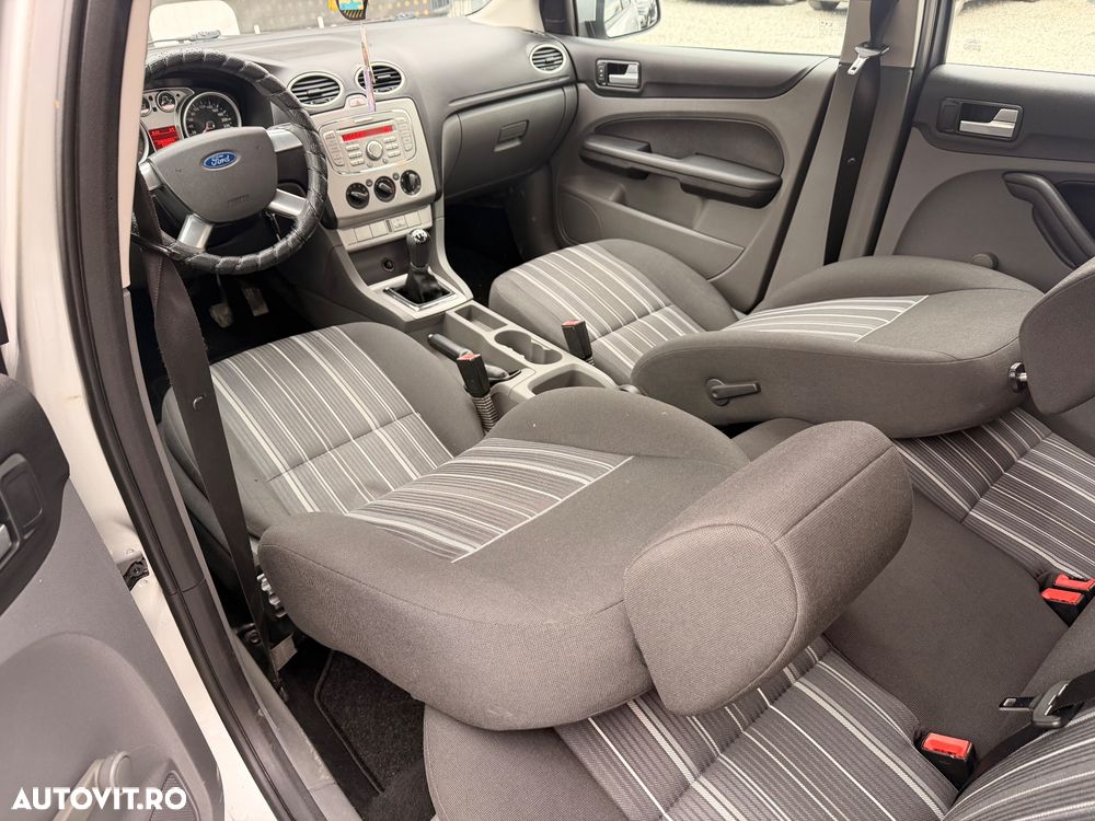 Ford Focus 1.6 TDCI DPF Style - 8