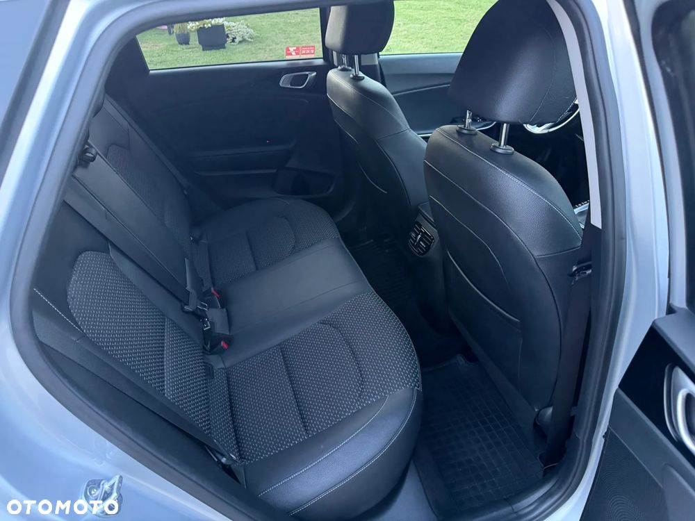 Kia Ceed 1.6 CRDi mHEV L DCT - 9