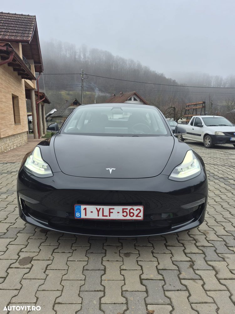Tesla Model 3 - 1