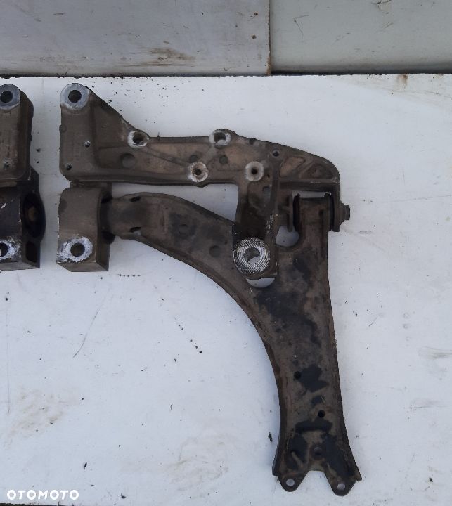 WAHACZ PRAWY / LEWY VW GOLF 5  AUDI A3 8P SEAT LEON 2 SKODA OCTAVIA 2 - 3