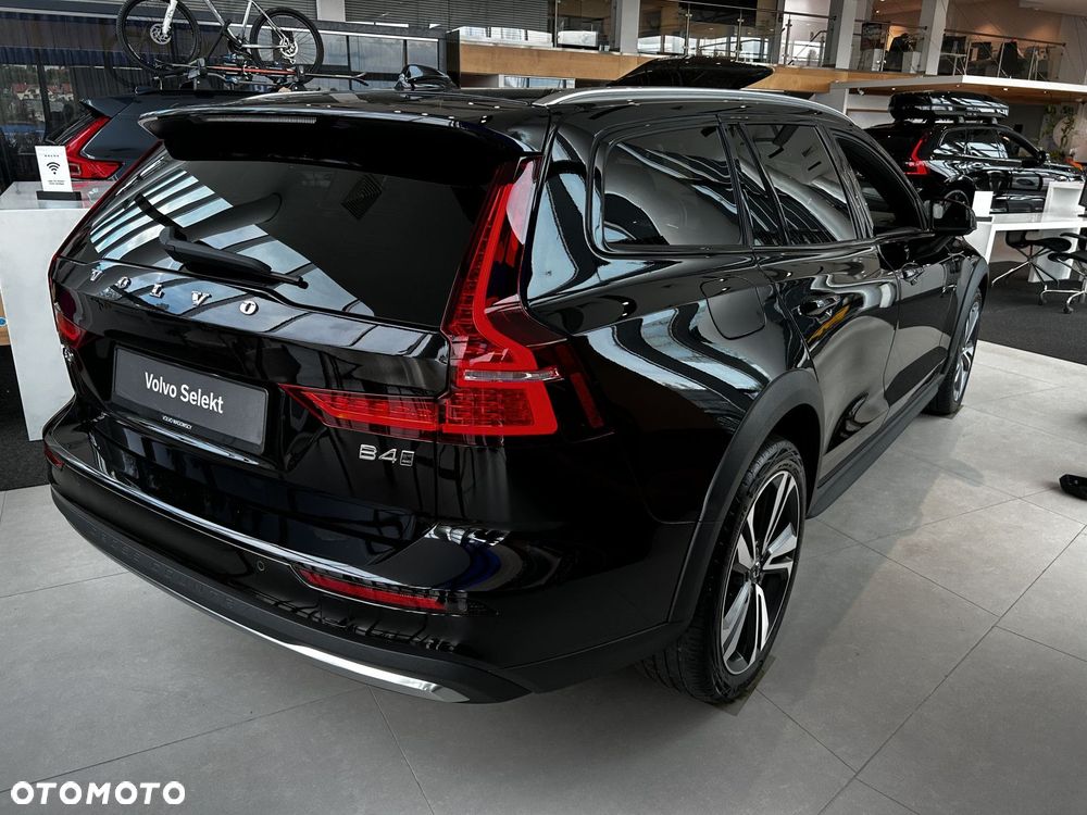 Volvo V60 Cross Country - 4