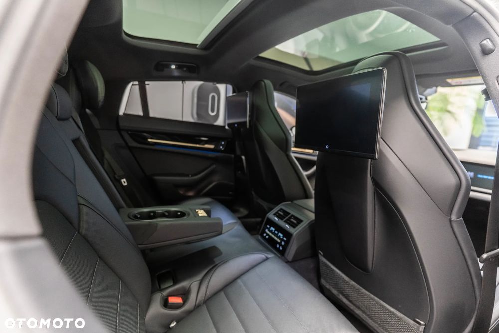 Porsche Panamera 4 - 30