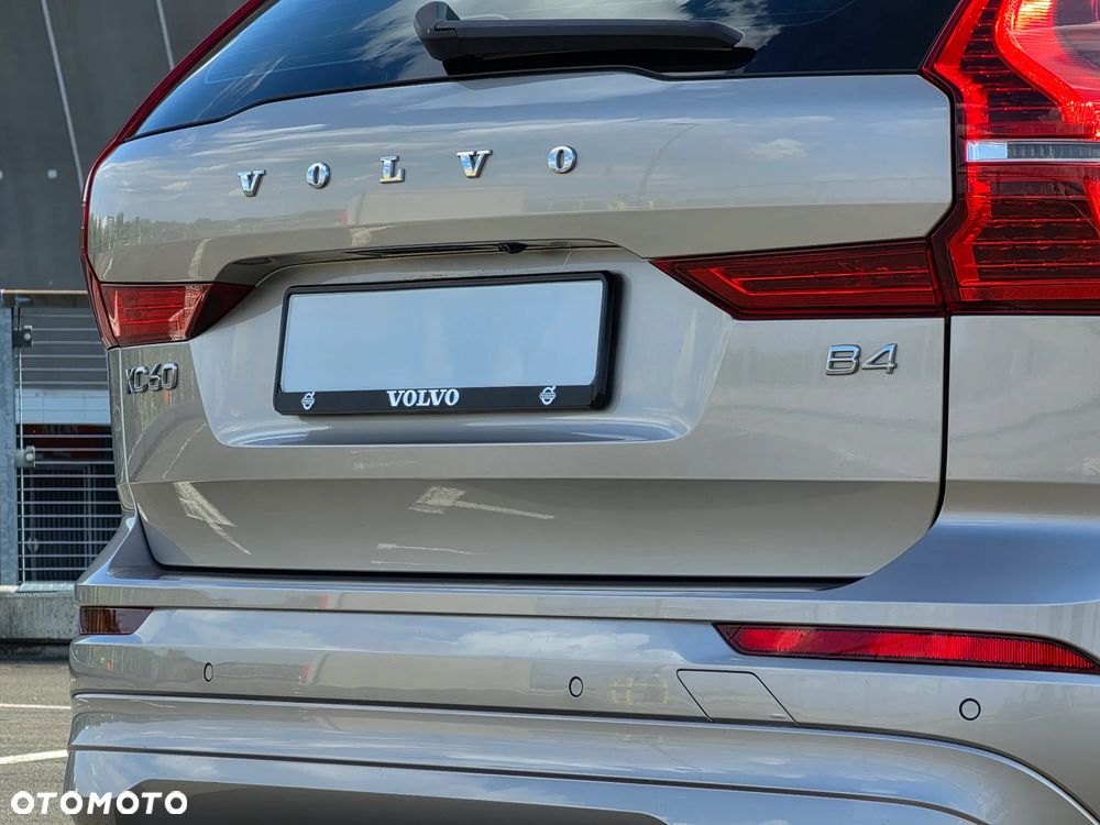 Volvo XC 60 B4 D Plus Bright - 19