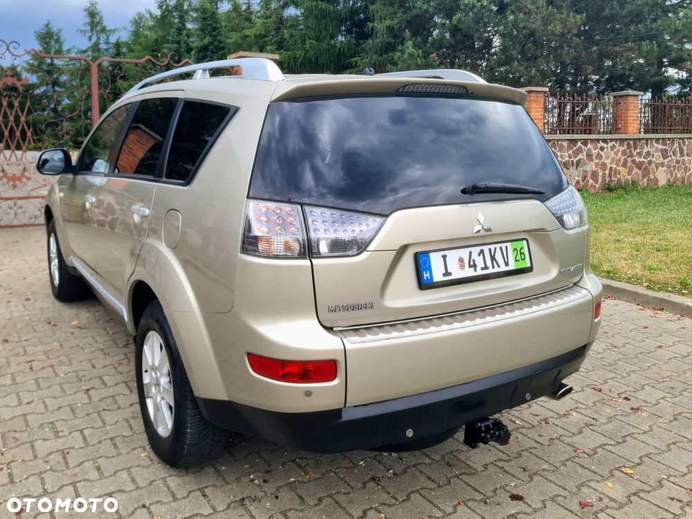 Mitsubishi Outlander 2.4 4WD Invite - 4