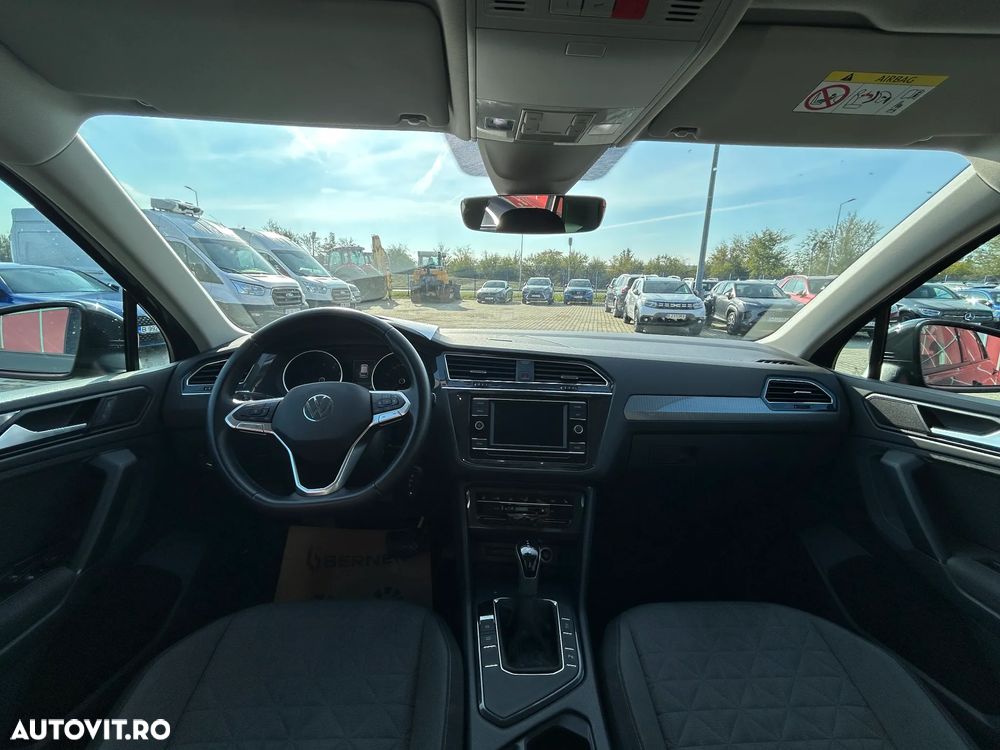 Volkswagen Tiguan - 11