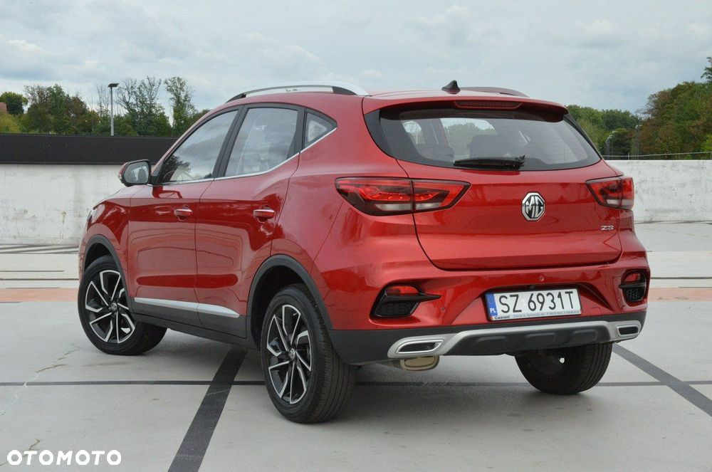 MG ZS - 11