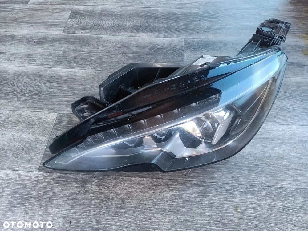 Lampa lewa przednia Peugeot 308 T9 030128723103