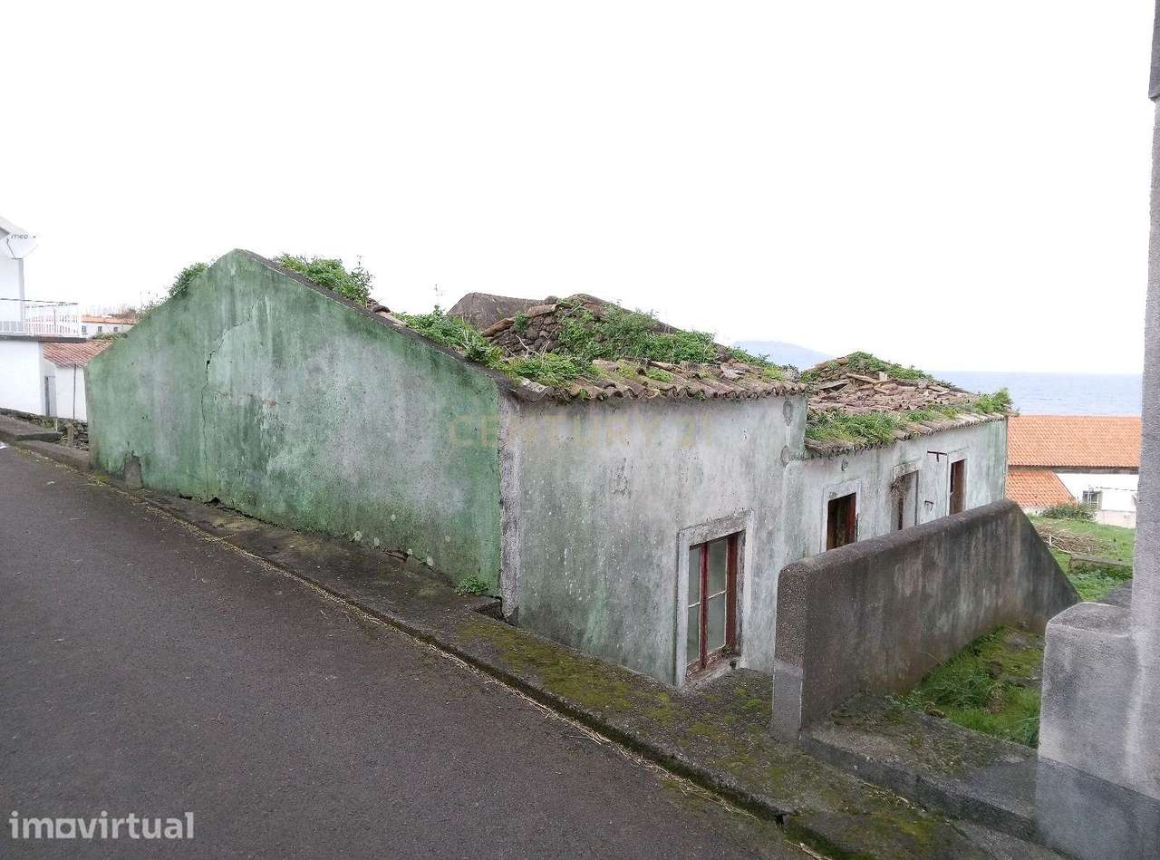 Ruina com Vista Panorâmica para o Mar na Ilha das Flores - Grande imagem: 5/6