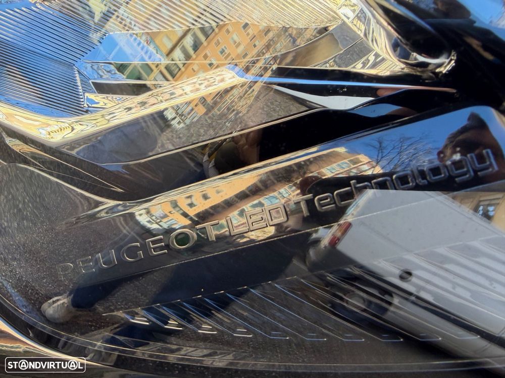 Peugeot e-2008 50 kWh Allure - 29