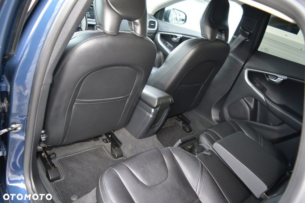 Volvo V40 D2 - 32