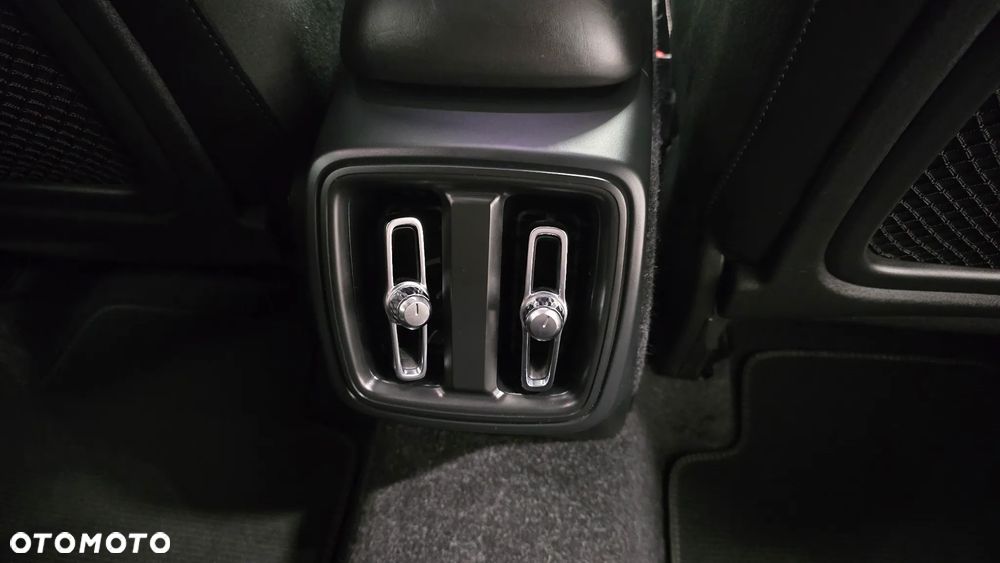 Volvo XC 40 D3 SCR R-Design - 16