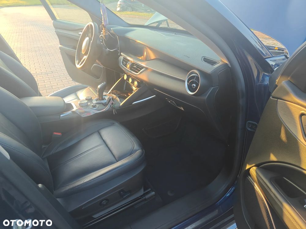 Alfa Romeo Stelvio 2.0 Turbo 16V AT8-Q4 Ti - 21