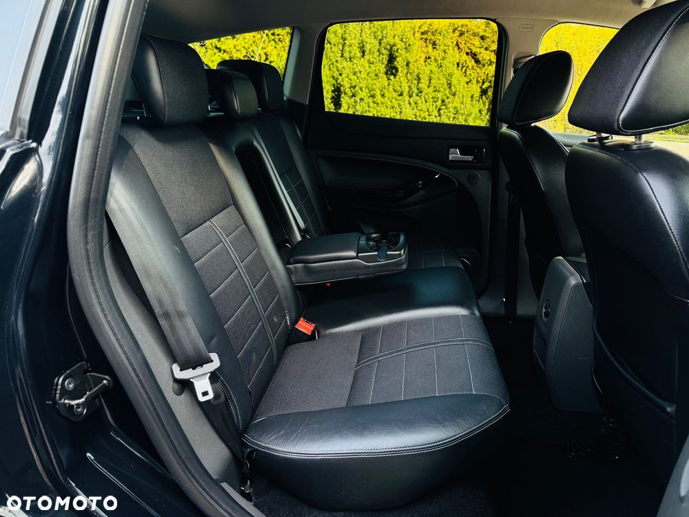 Ford Kuga 2.0 TDCi 4x4 Titanium - 36