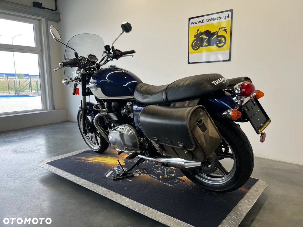 Triumph Bonneville - 10