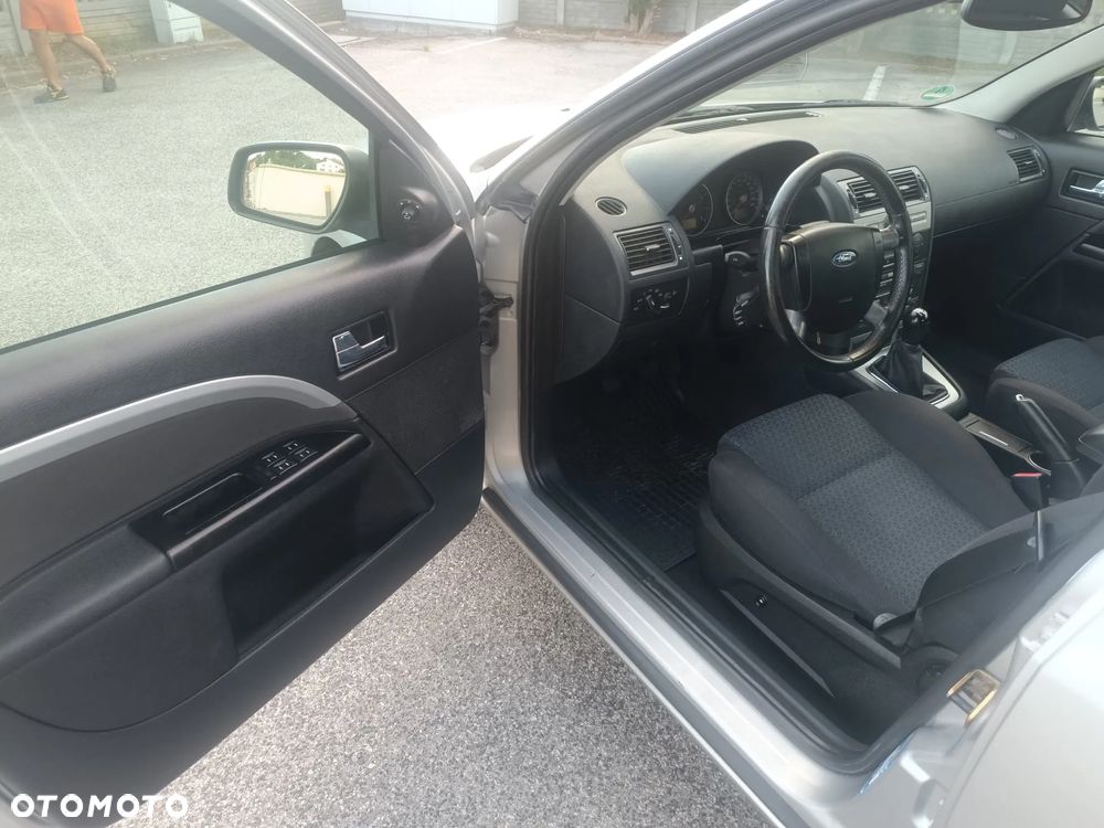 Ford Mondeo - 10