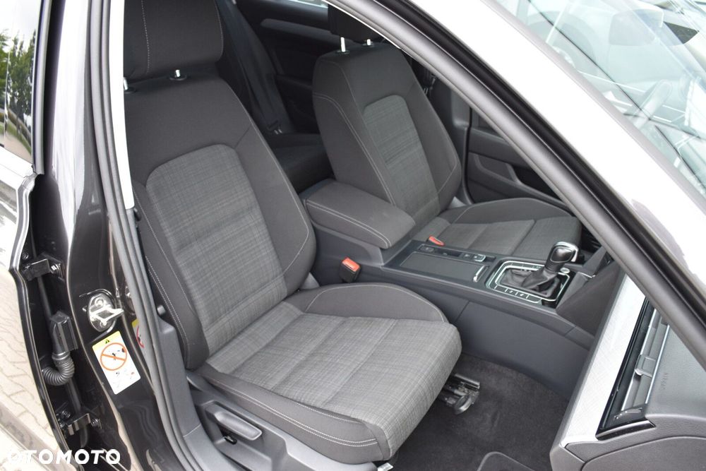 Volkswagen Passat - 34
