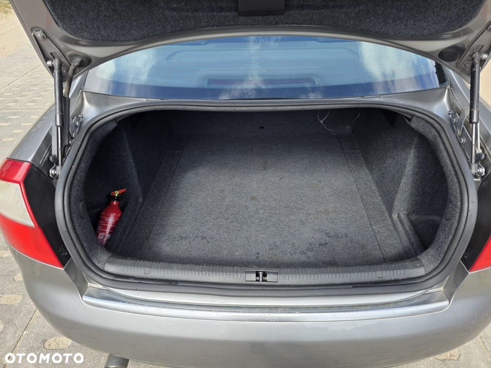 Audi A4 Limousine - 15