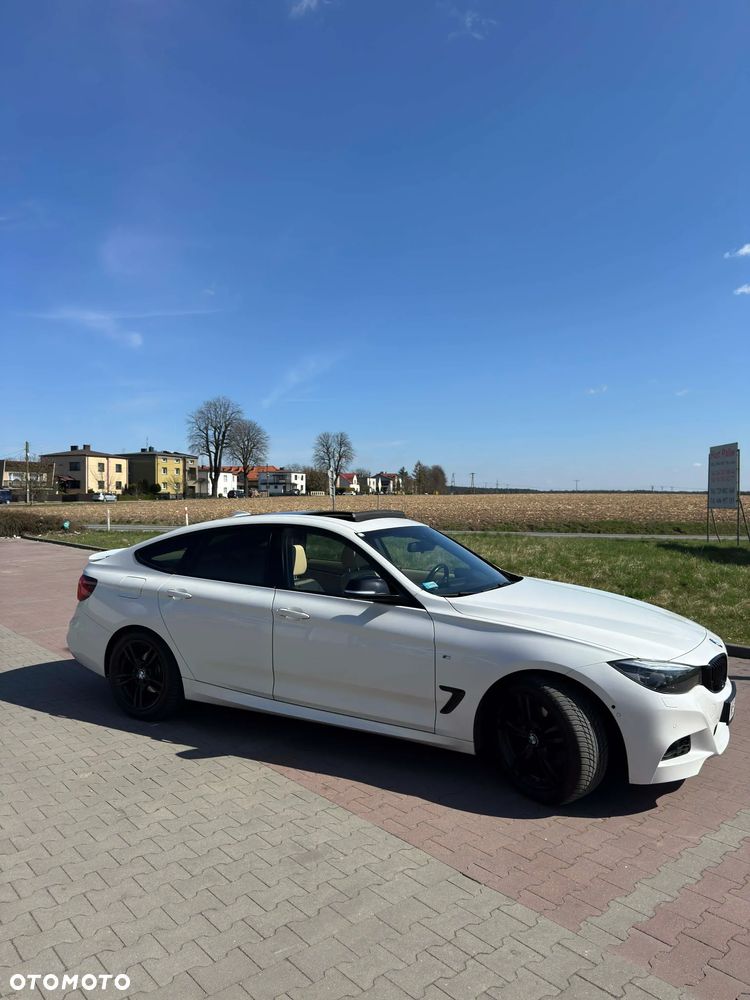 BMW Seria 3 330i xDrive M Sport - 4