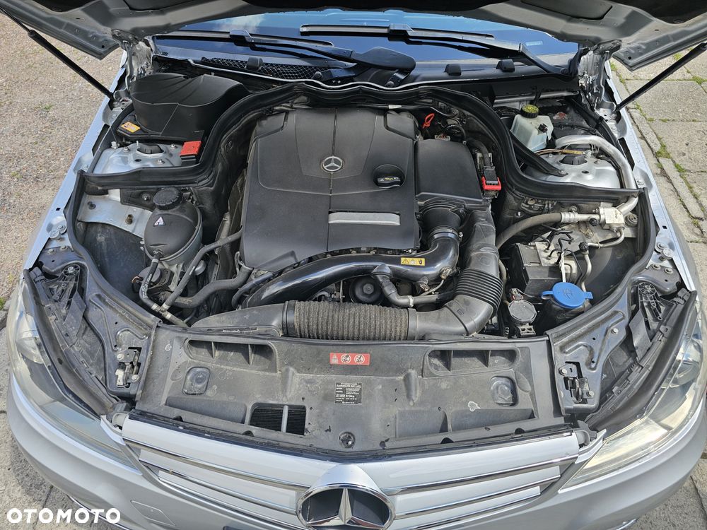 Mercedes-Benz Klasa C 180 CGI BlueEff Avantgarde - 12