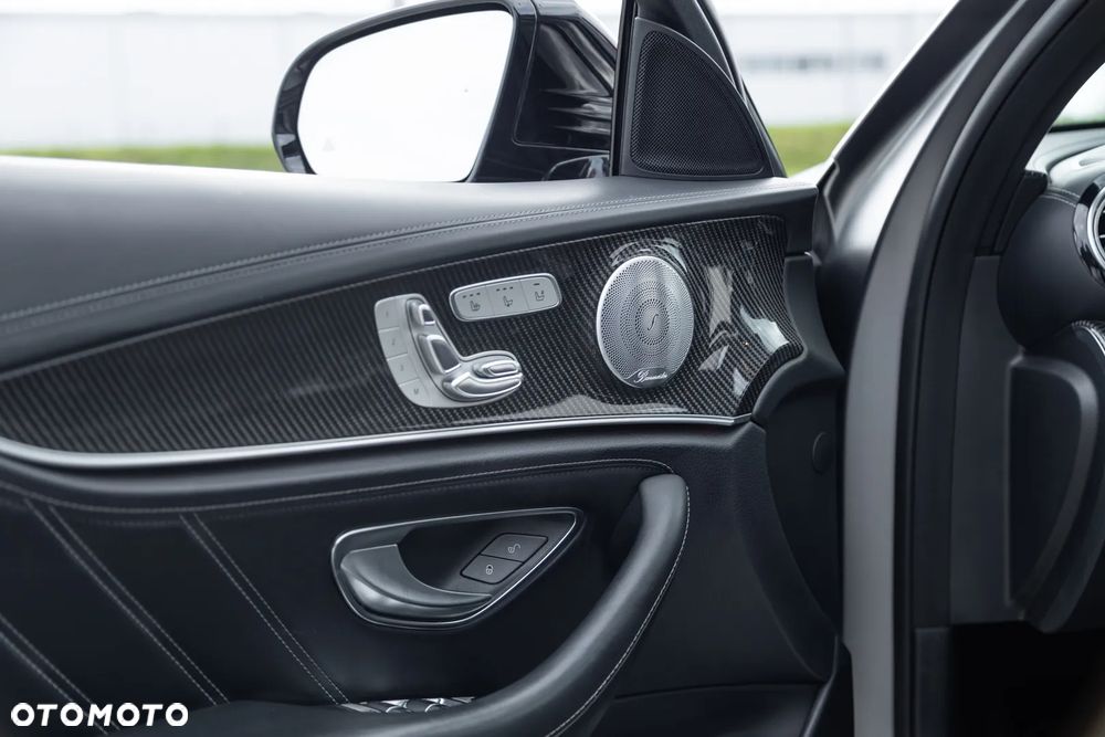 Mercedes-Benz Klasa E AMG 63 S 4-Matic+ - 33
