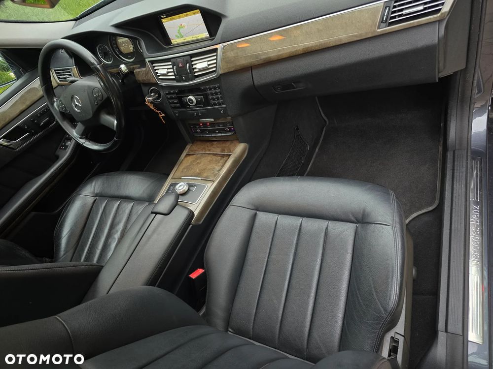 Mercedes-Benz Klasa E 350 CDI DPF BlueEFFICIENCY 7G-TRONIC Elegance - 30