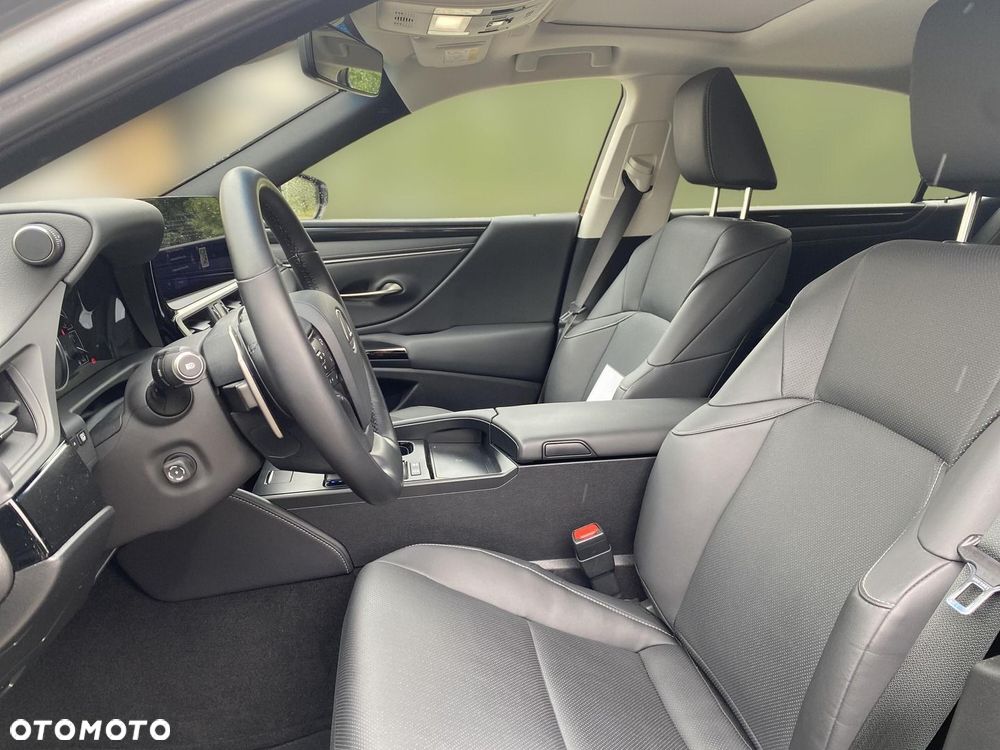 Lexus ES 300h F Sport Design - 9