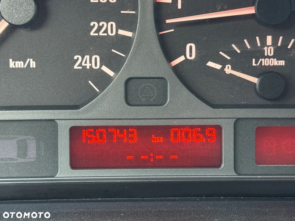 BMW Seria 3 318i Edition Exclusive - 21