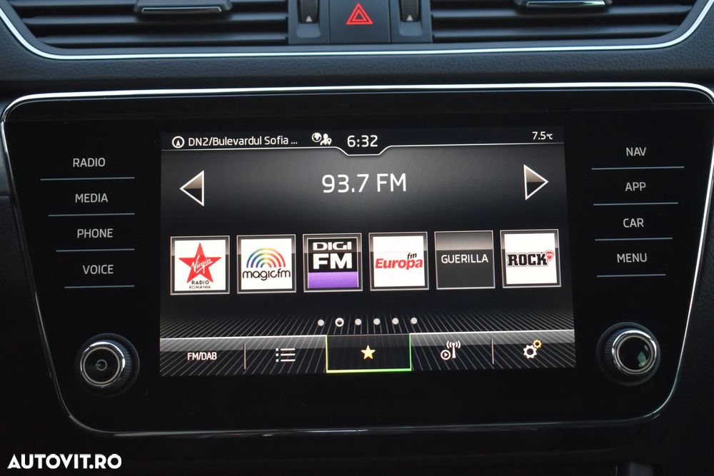 Skoda Superb Combi 2.0 TDI DSG Ambition - 24