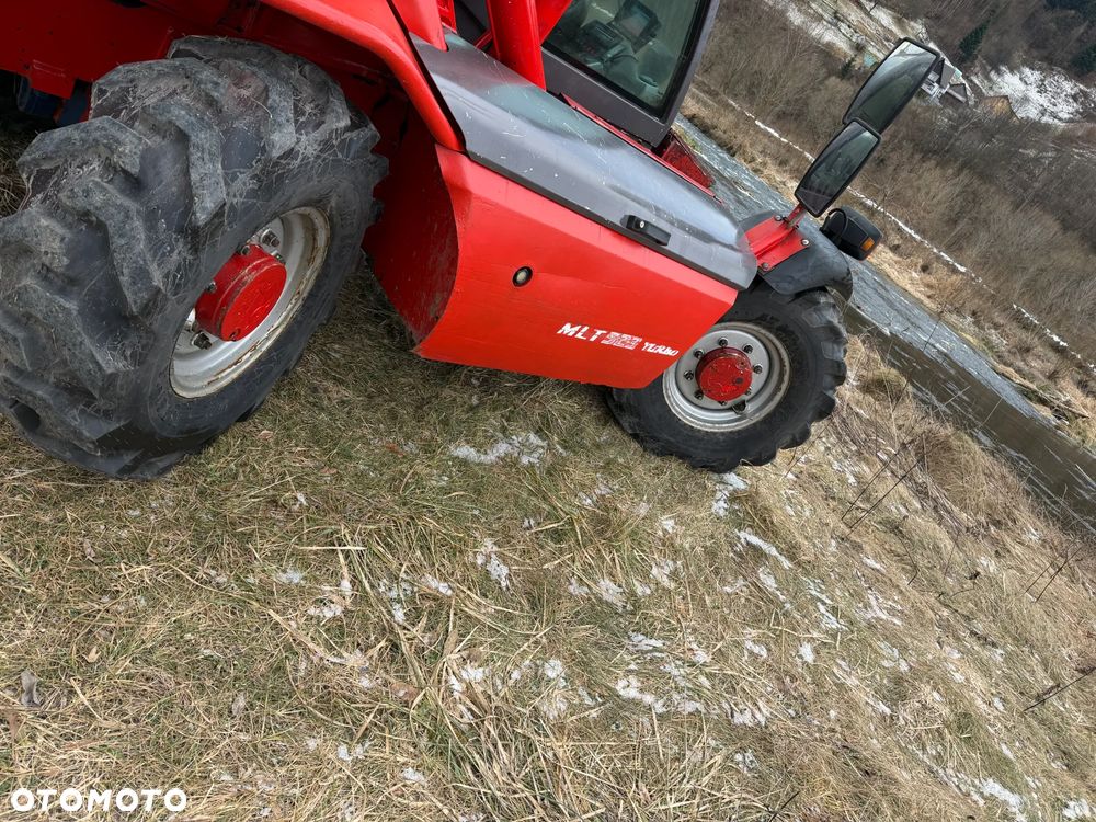 Manitou MLT523  Ładowarka teleskopowa 5m Wysięg 2,3 tony udzwig. Posuw wideł Hydrauliczny oraz rozsuwanie wideł hydr. Szybko-złącze hydrauliczne. 2x kamera PERKINS silnik TURBO  z Komuny Norweskiej! Jak Nowa 4287 mtg Zero luzów wycieków SERWISOWANA w  DEKRA.  Opony jak Nowe. Napęd 4x4 Hydrostatic REWERS - 16