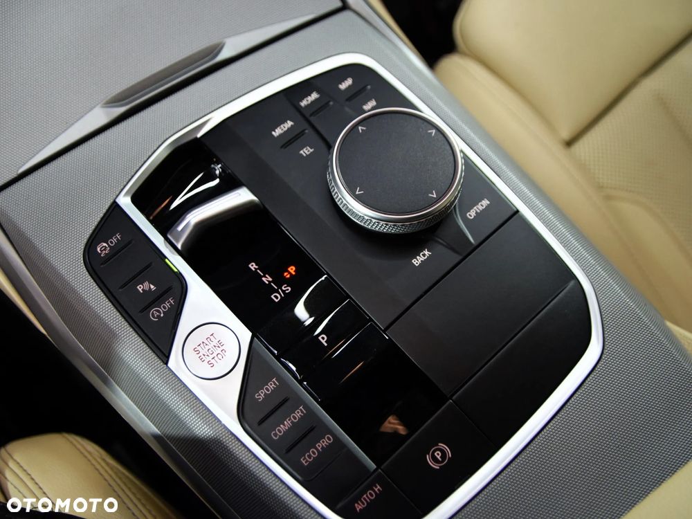 BMW Seria 3 318i - 29