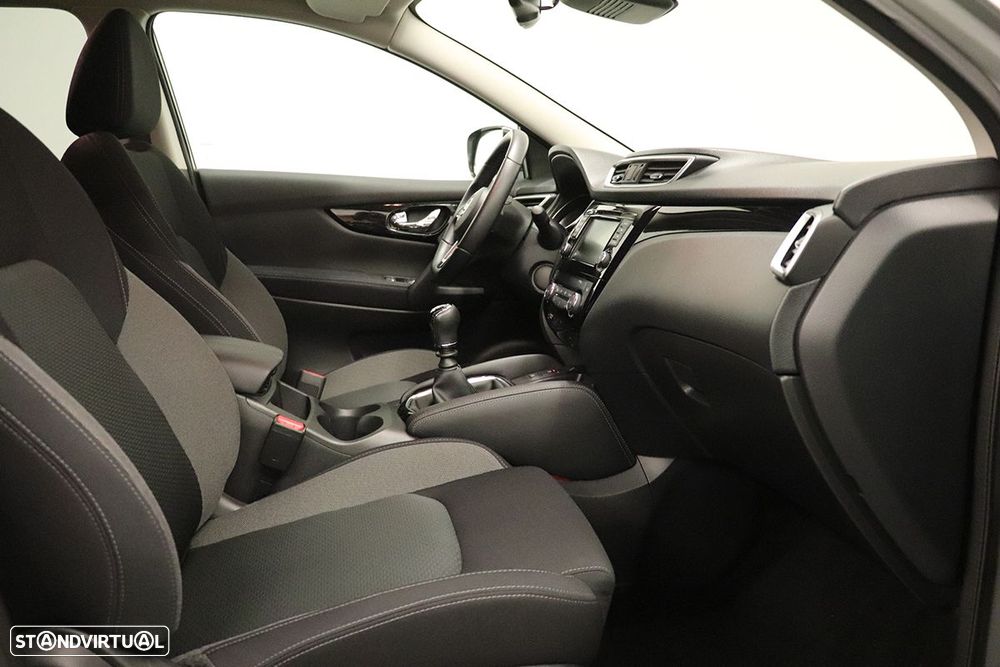 Nissan Qashqai 1.3 DIG-T N-Connecta J18 - 19