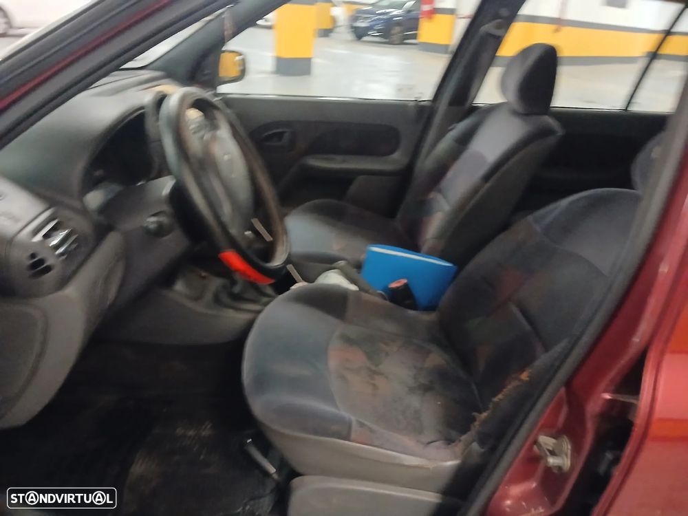 Renault Clio - 10