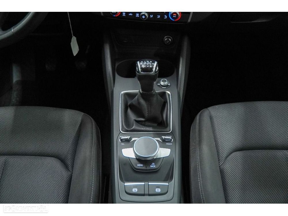 Audi Q2 30 TFSI - 27