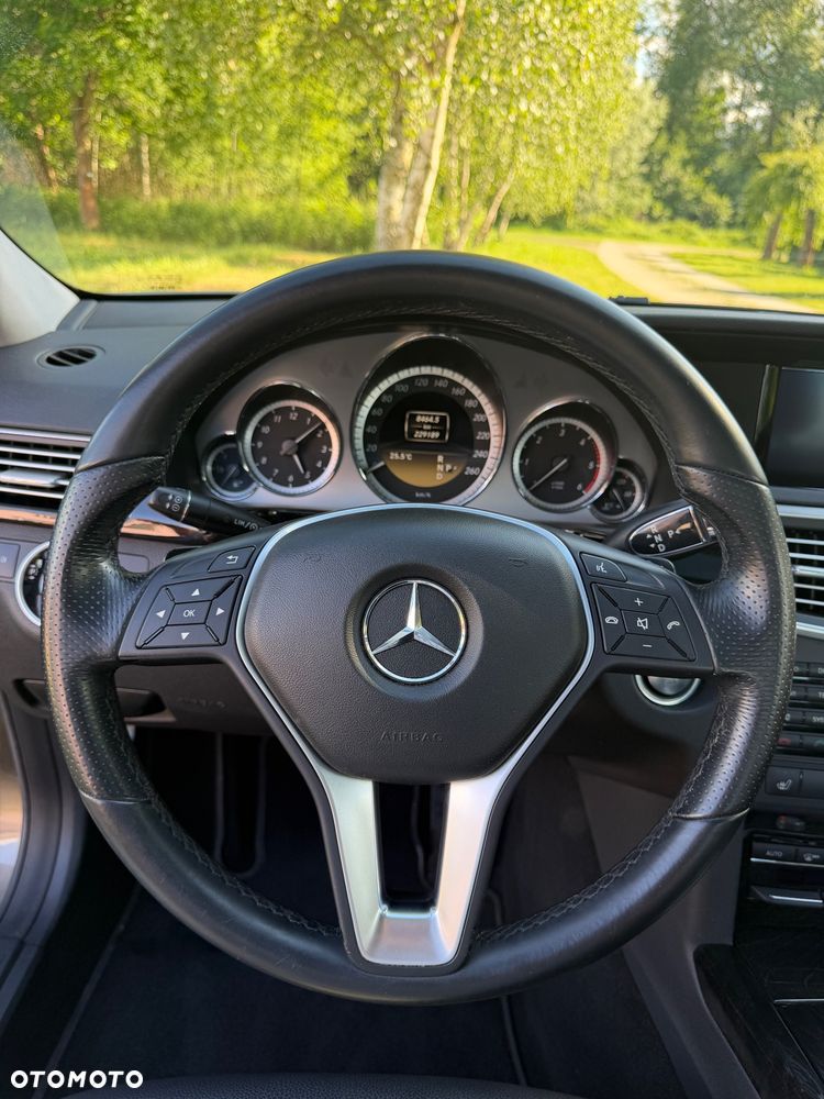 Mercedes-Benz Klasa E 300 CDI DPF BlueEFFICIENCY 7G-TRONIC Avantgarde - 23