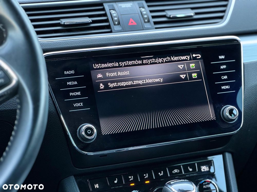 Skoda Superb 2.0 TDI SCR Ambition DSG - 22