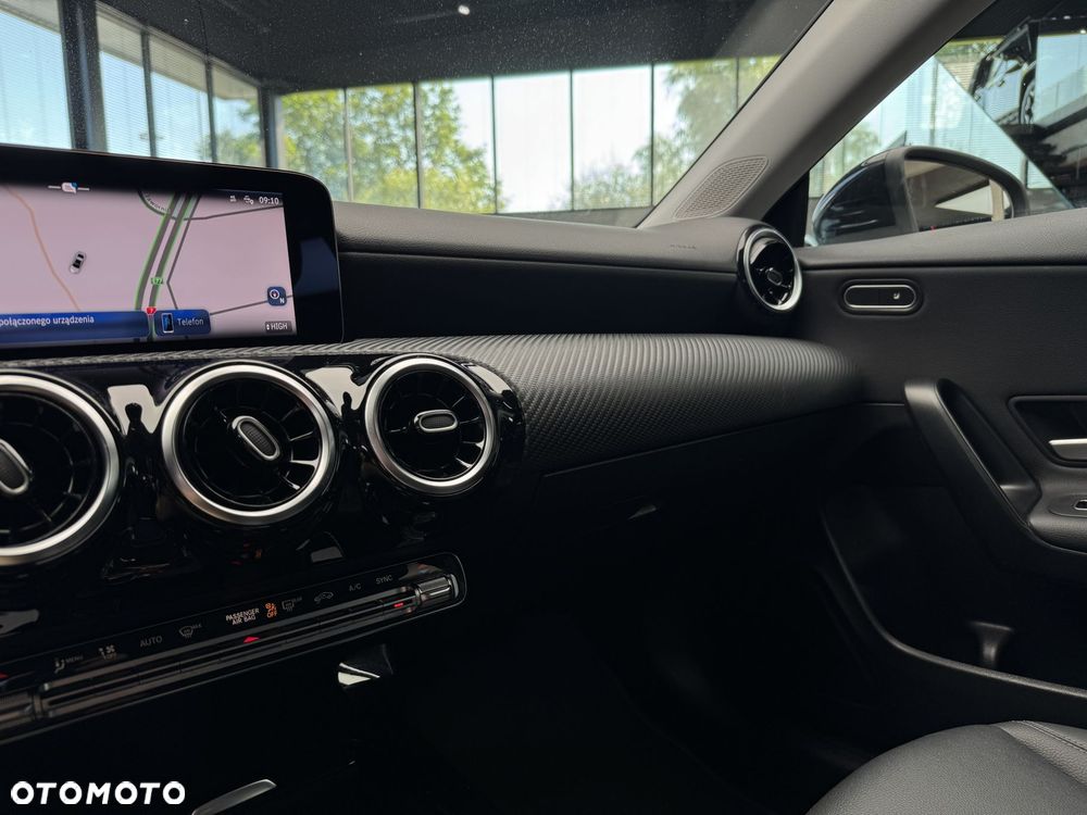 Mercedes-Benz CLA 200 7G-DCT - 28