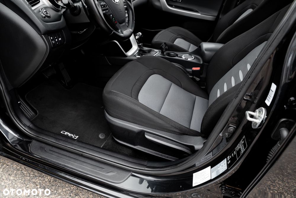 Kia Ceed 1.6 GDI DCT Platinum Edition - 22