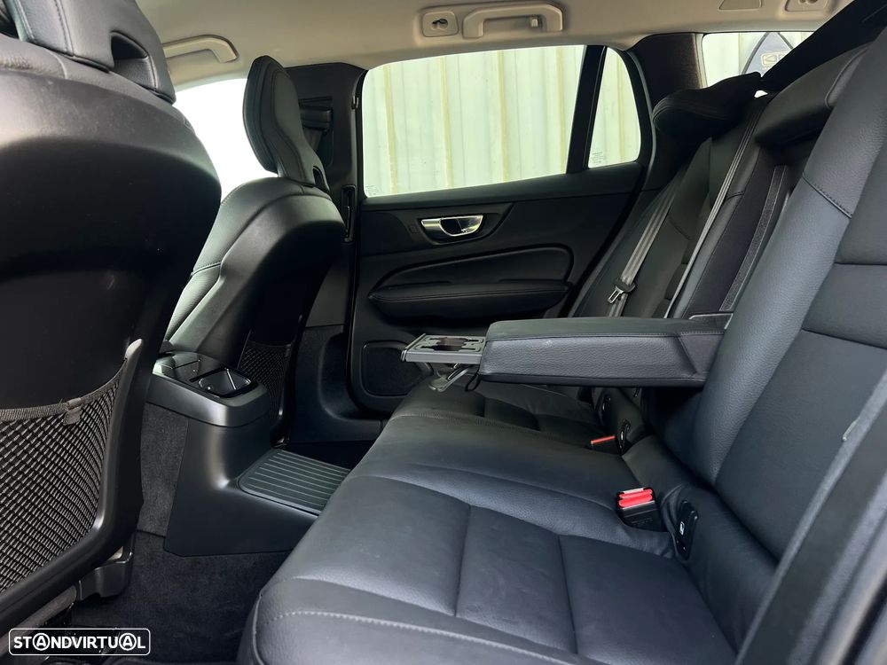 Volvo V60 2.0 T6 AWD TE Plus Dark - 32