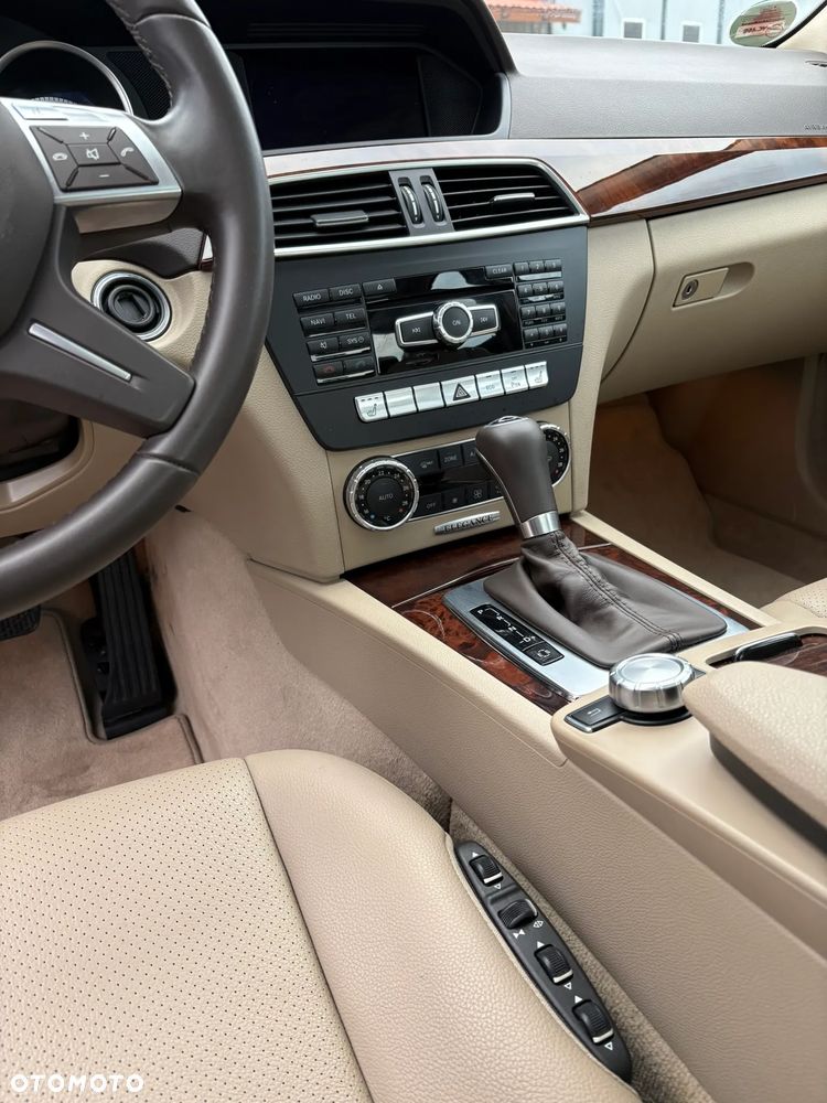 Mercedes-Benz Klasa C 180 T BlueEFFICIENCY 7G-TRONIC Elegance - 20
