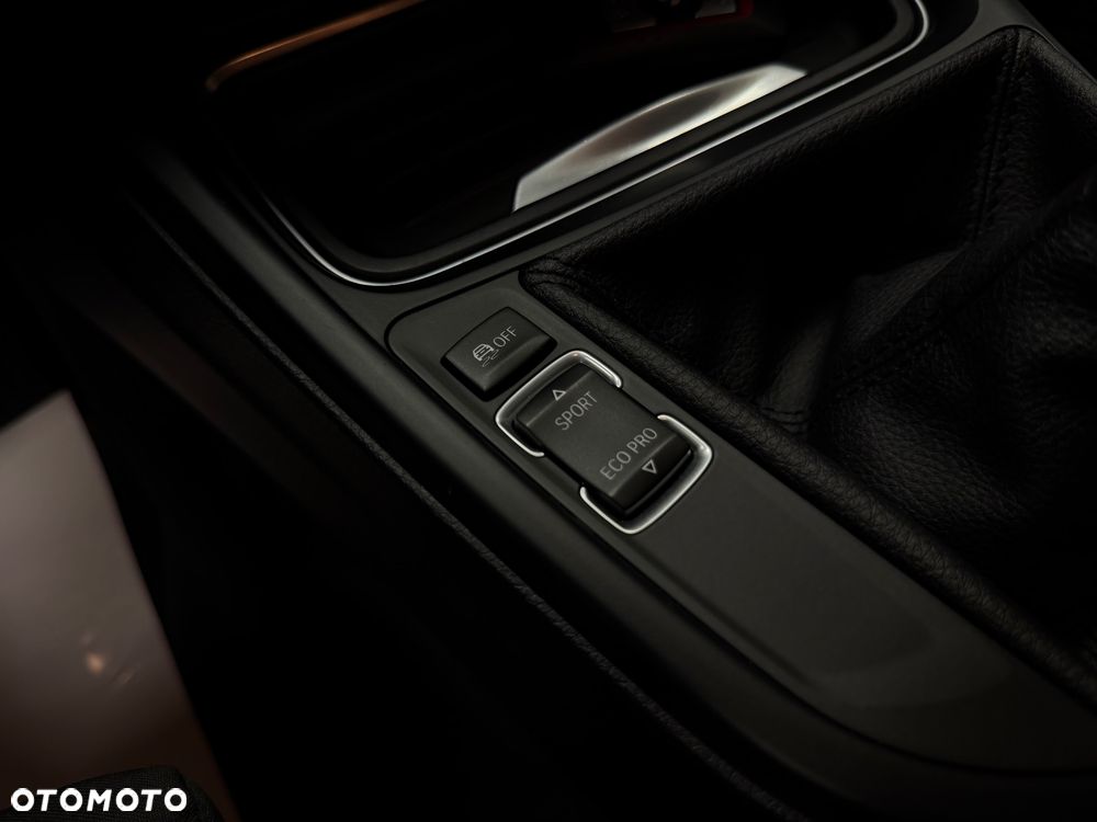 BMW Seria 3 318d xDrive Sport Line - 19