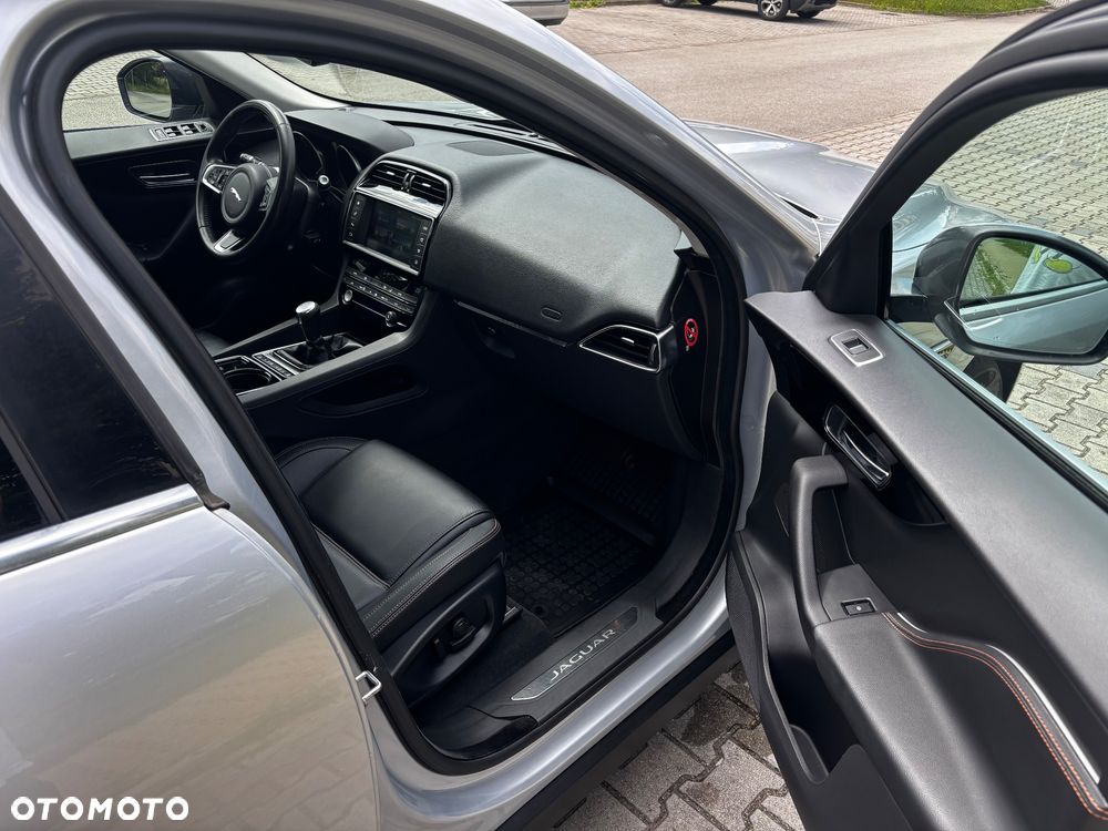 Jaguar F-Pace E-Performance Prestige - 12